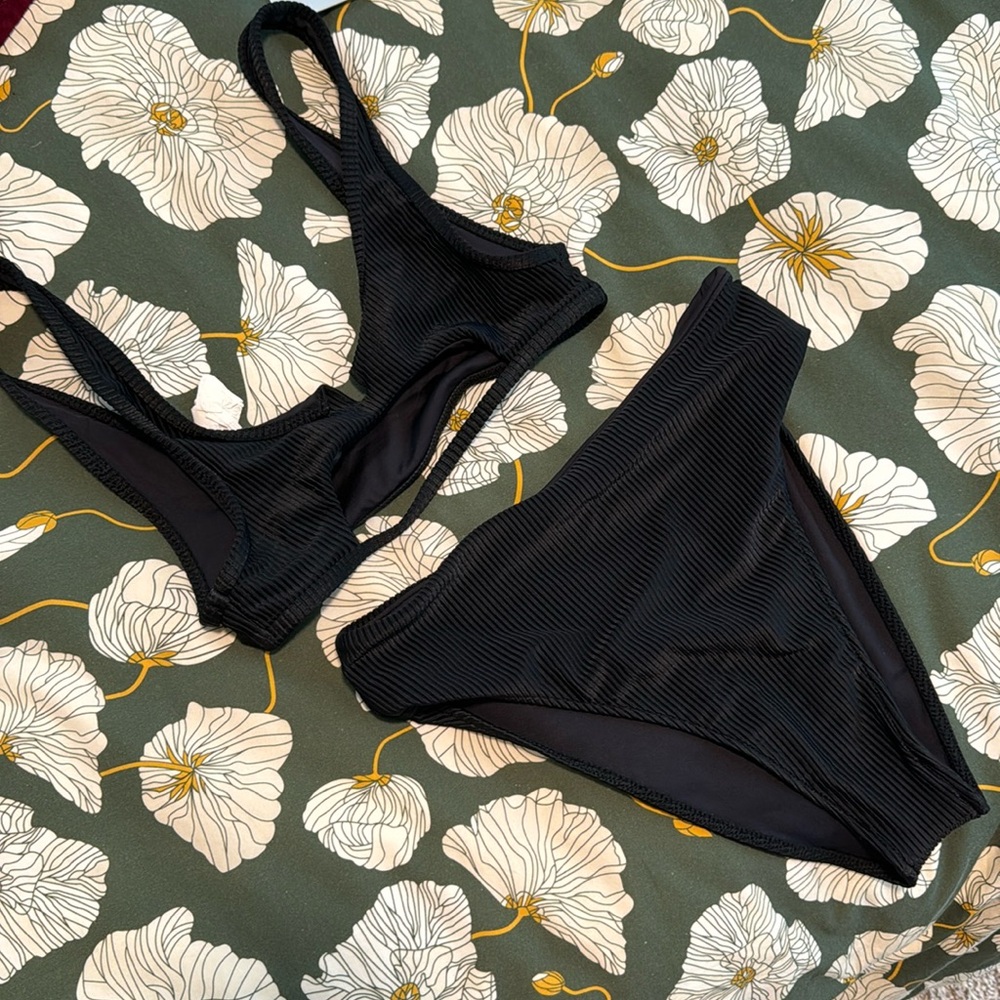 Frankie’s bikinis set